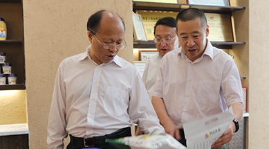 內(nèi)蒙古自治區(qū)政協(xié)黨組書記、主席李秀領(lǐng)考察、調(diào)研我公司